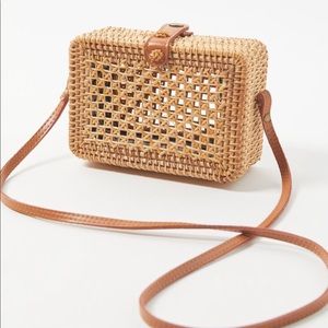 Structured woven bag